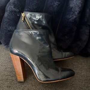 Goldenbleu navy patent leather ankle boots booties 38 gold side zipper.